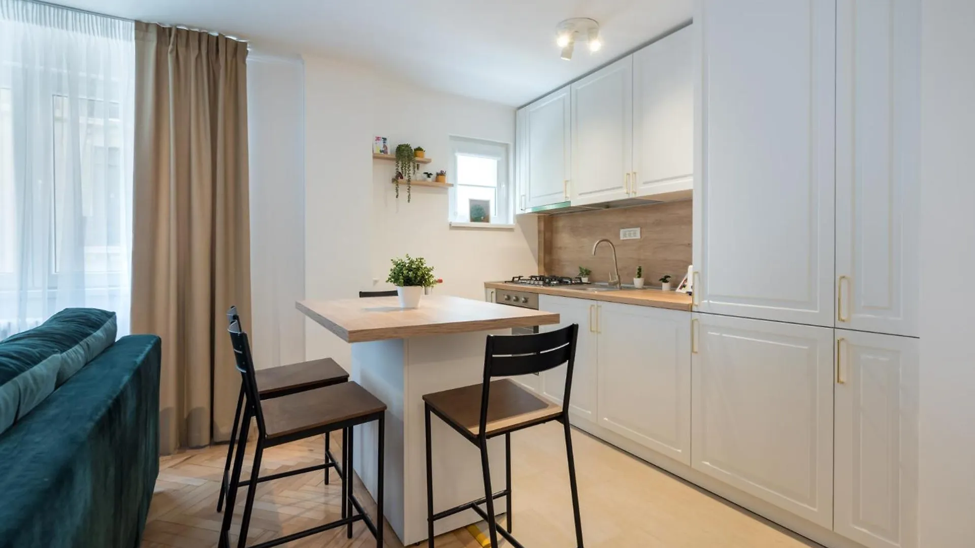 Charming Little Paris Apartment Bucharest