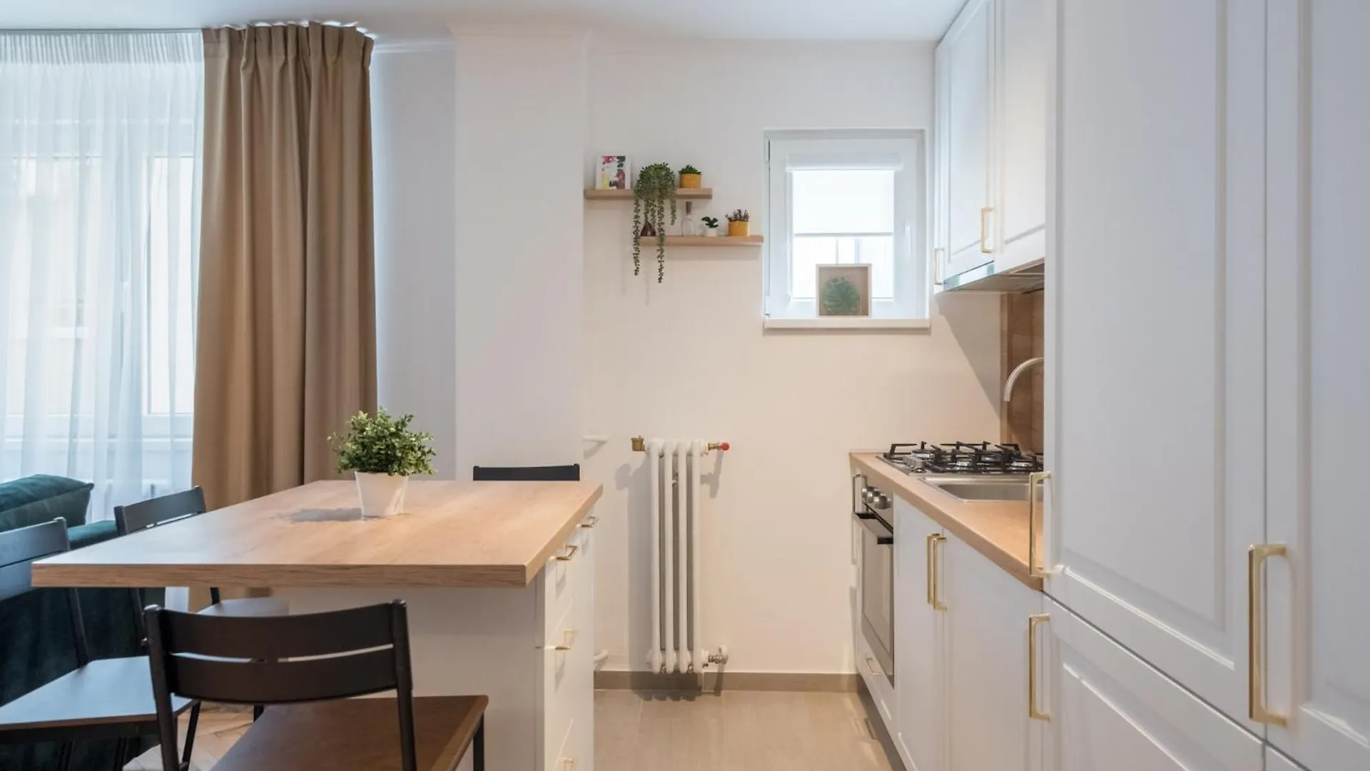 Charming Little Paris Apartment Bucharest