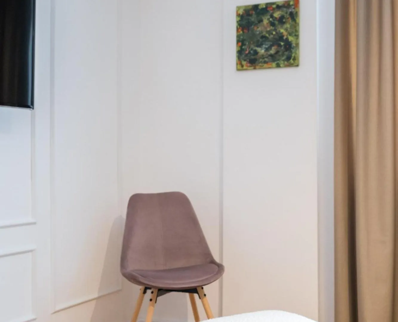Charming Little Paris Apartment Bucharest