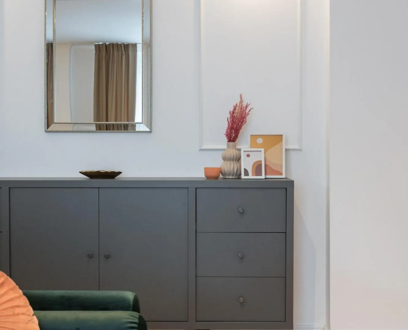 Charming Little Paris Apartment Bucharest