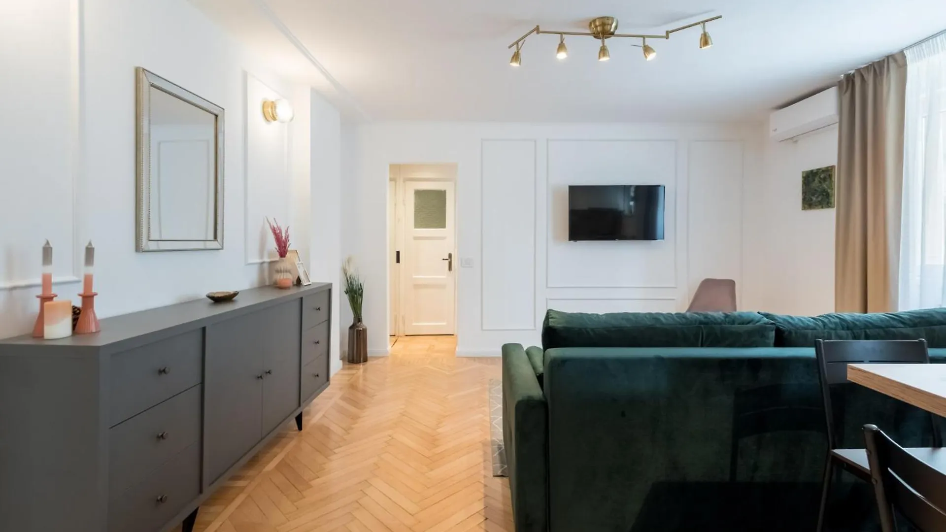 Apartmán Charming Little Paris Bukurešť 0*,